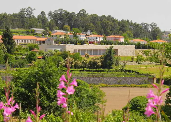 洛萨达乡村农家乐 4*